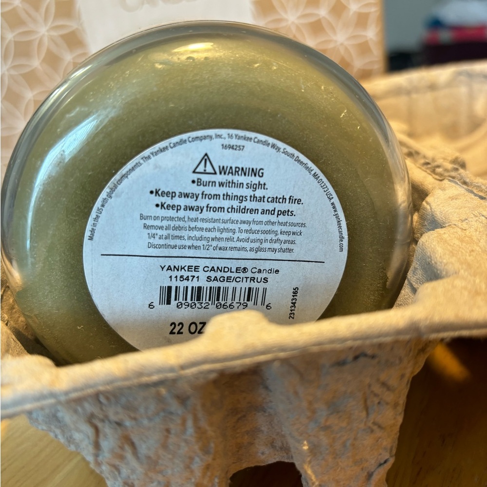 Yankee Candle Sage & Citrus Jar Candle - Picture 3 of 3